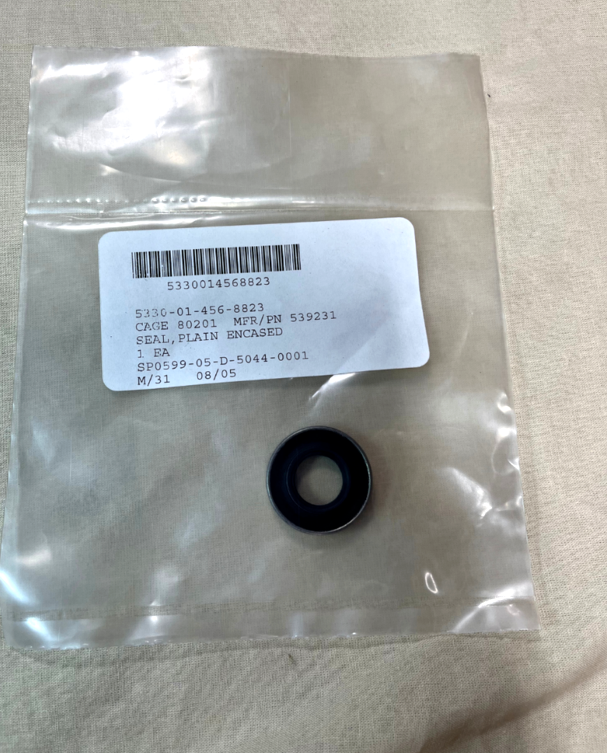 HMMWV HUMMER H1 M998 CTIS GEARED KNUCKLE HUB SPINDLE SEAL 6005193 - 1pc.