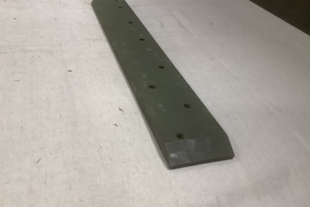 M1165 RETAINER, UNDERBODY (KICKLINER) {LH} AM GENERAL 6430679-01M1 12536824