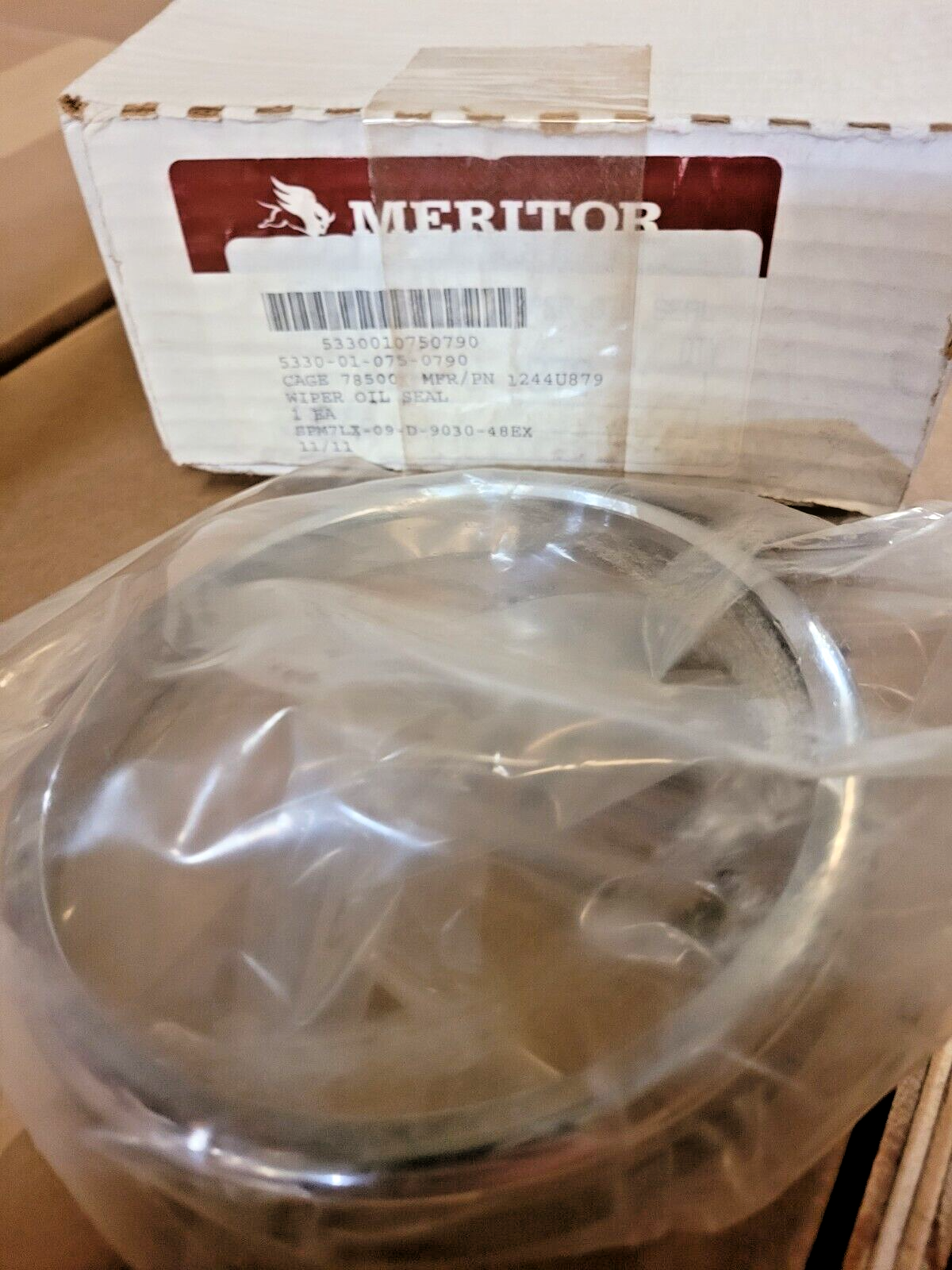 GENUINE M1224 MRAP MERITOR WIPER OIL HUB SEAL PN 12244U879 M915 M916 LET
