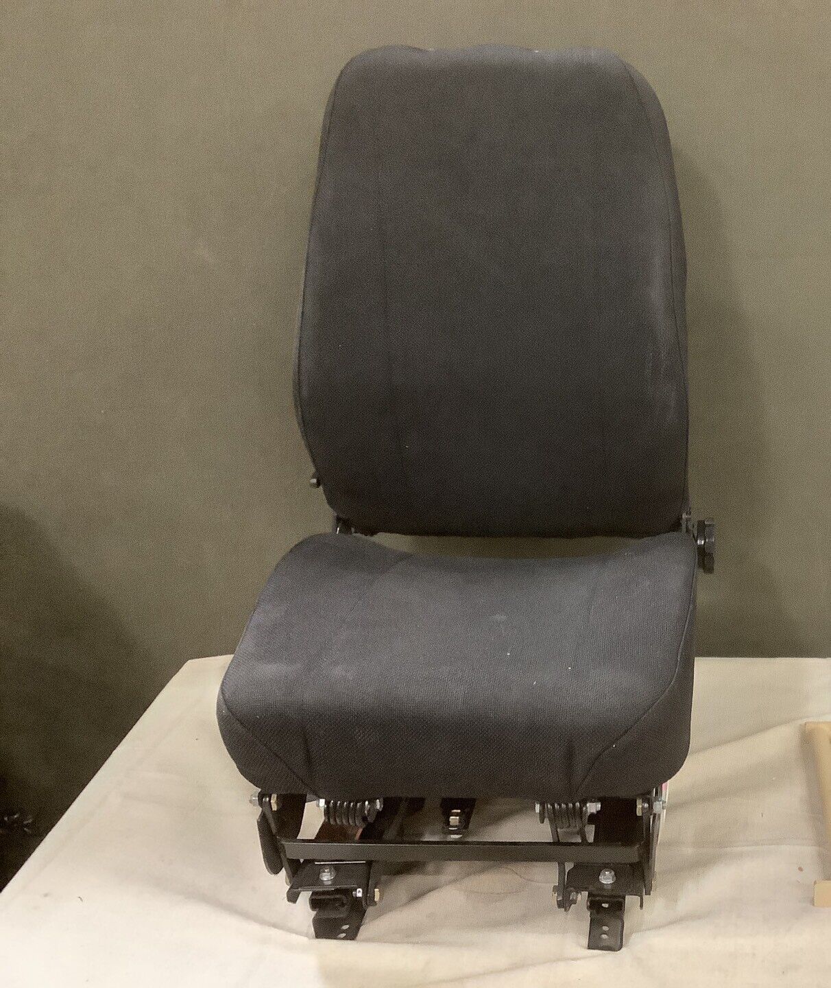 MRAP GENERAL DYNAMICS 4002773 VEHICULAR SEAT 2540-01-548-6207 2540015486207 NOS