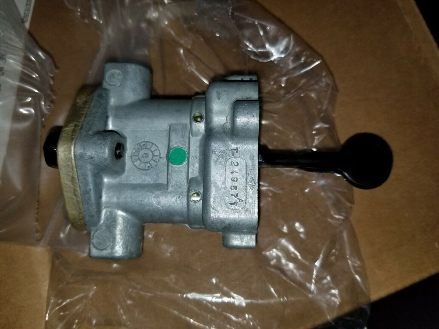 Bendix Valve 3 way 4820-01-050-5584 285402N 65863BX 285402 4820-01-050-5584
