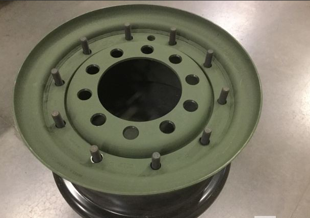 M939 5 Ton Military Truck Wheel Rim 12363603 20 Hole Stud 1400 * 20 Lock ring Style