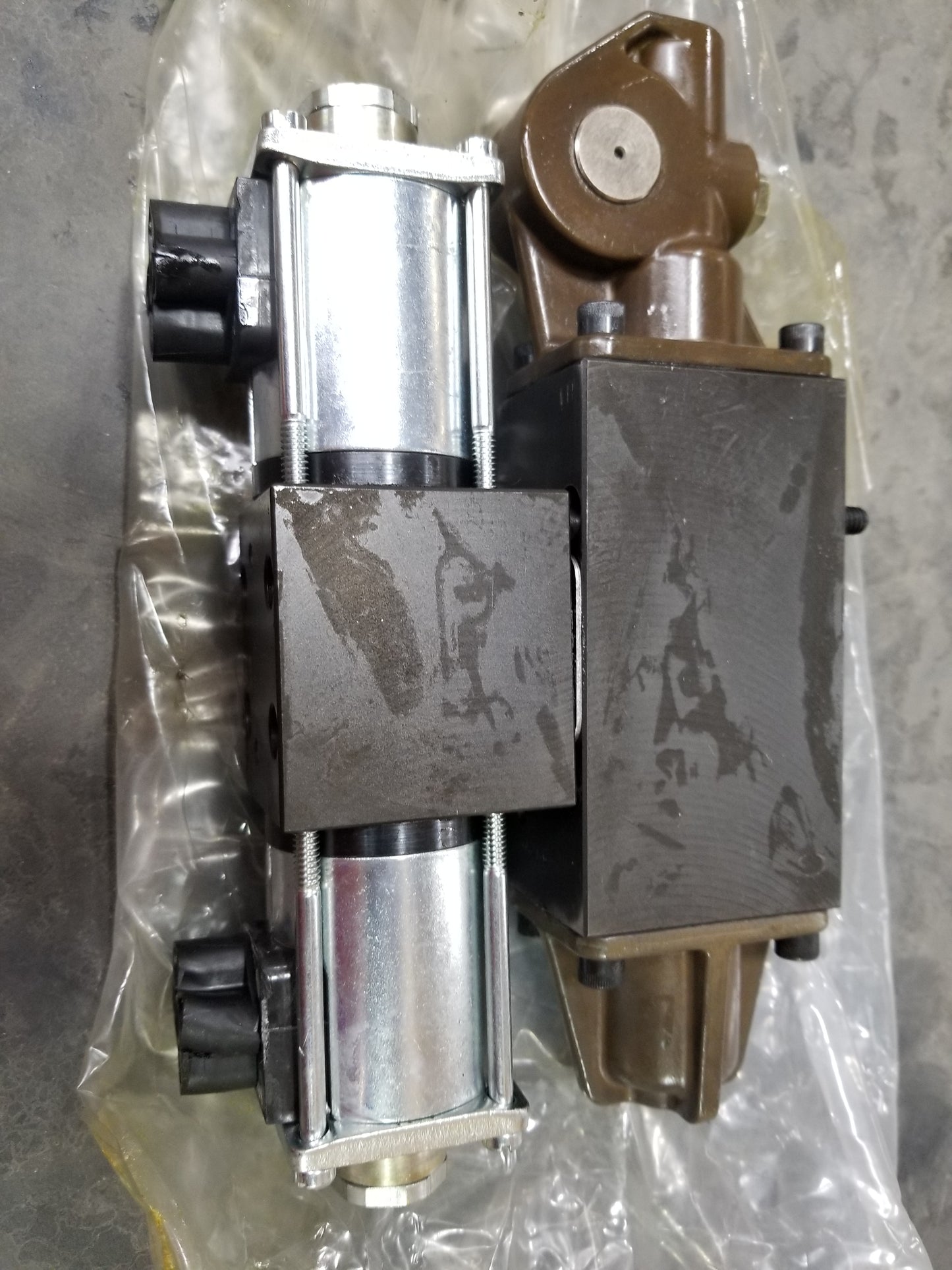 MTV WRECKER VALVE ASSEMBLY MANIFOLD 85569-05-PAAG24K 4820-01-408-5645