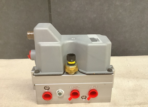 HET M1070 PNEUMATIC CONTROLLER VALVE ASSEMBLY DANA 676612 4820-01-571-9806