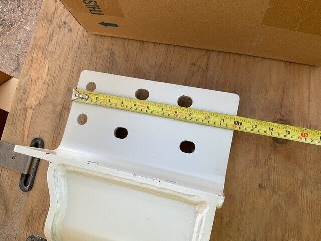 MRAP - COUGAR ISS 1.5, 1.0 3811622 10022933 VEHICULAR BRACKET STRG TRAY MTG,RH