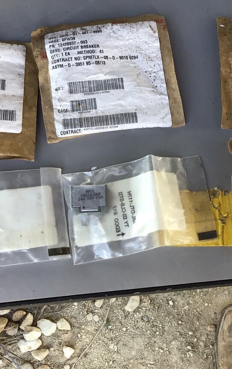 FMTV 19310-04P 24V 10A CIRCUIT BREAKER W/RESET BUTTON 12420937 5925-01-461-9298