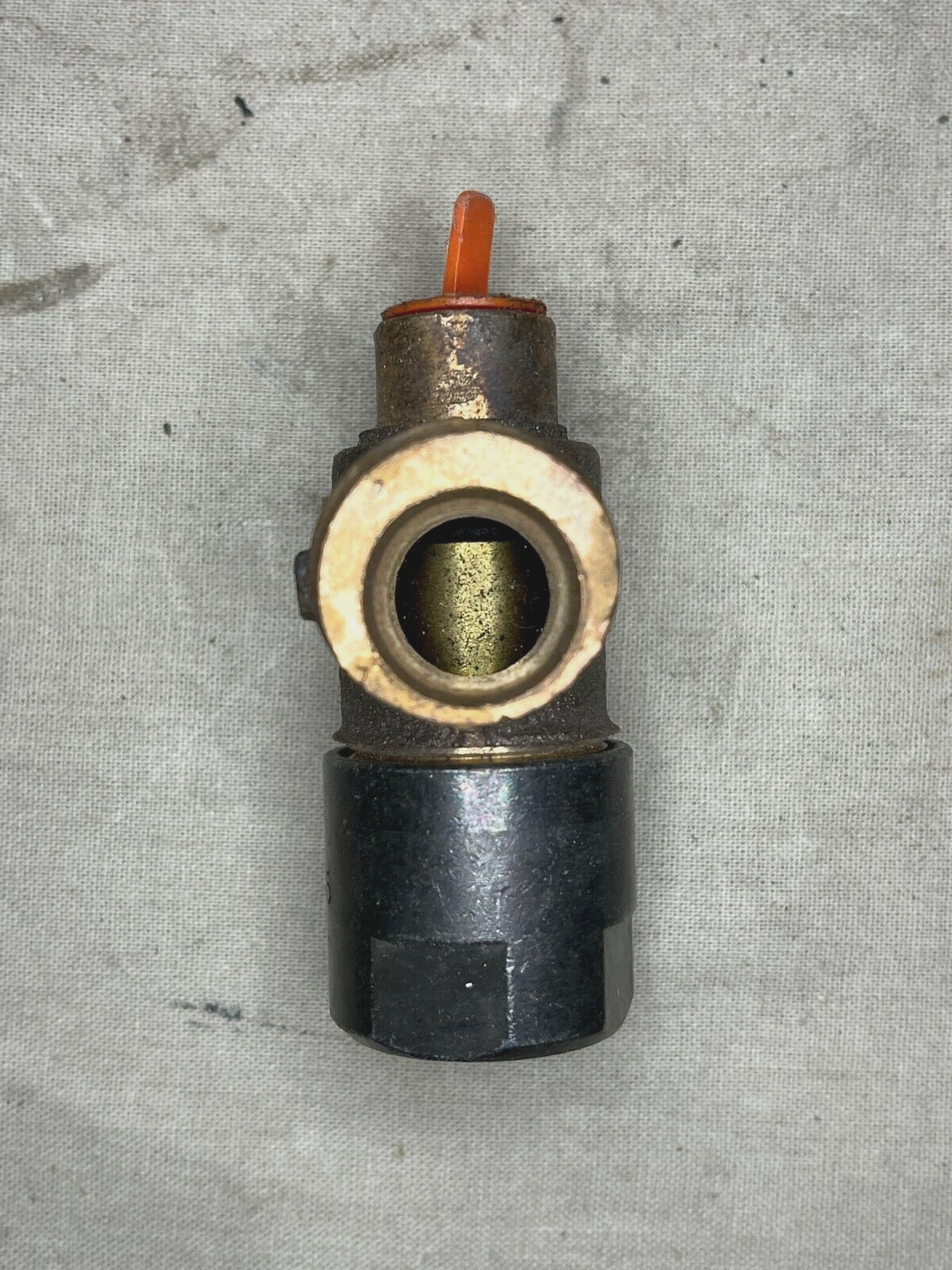 FMTV TRUCK SPICER KNEELING VALVE ANGLE 673246 12417383 4820-01-370-0133 NOS