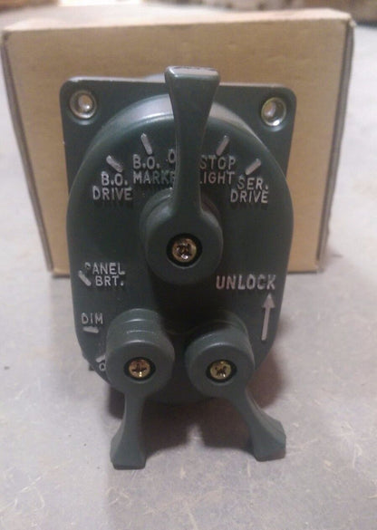 MILITARY HEAD LIGHT SWITCH MS51113-1 24V Green 5930-00-307-8856 M998 HUMVEE M925