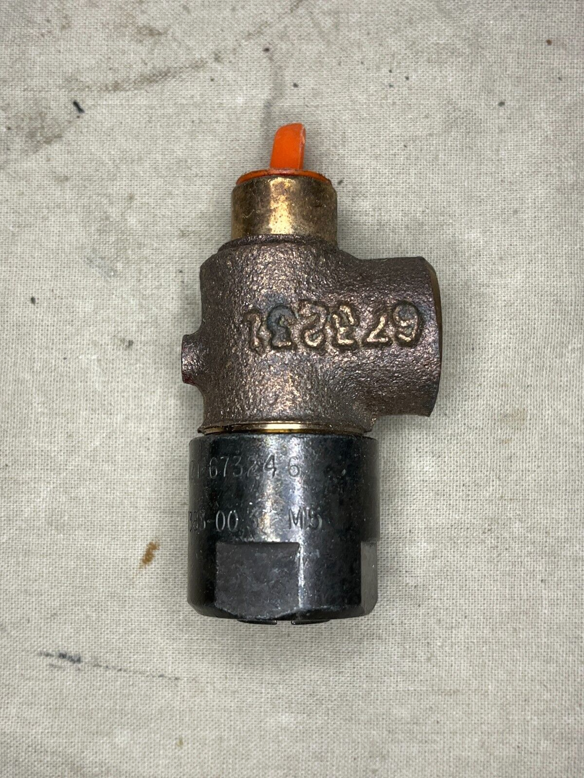 FMTV TRUCK SPICER KNEELING VALVE ANGLE 673246 12417383 4820-01-370-0133 NOS