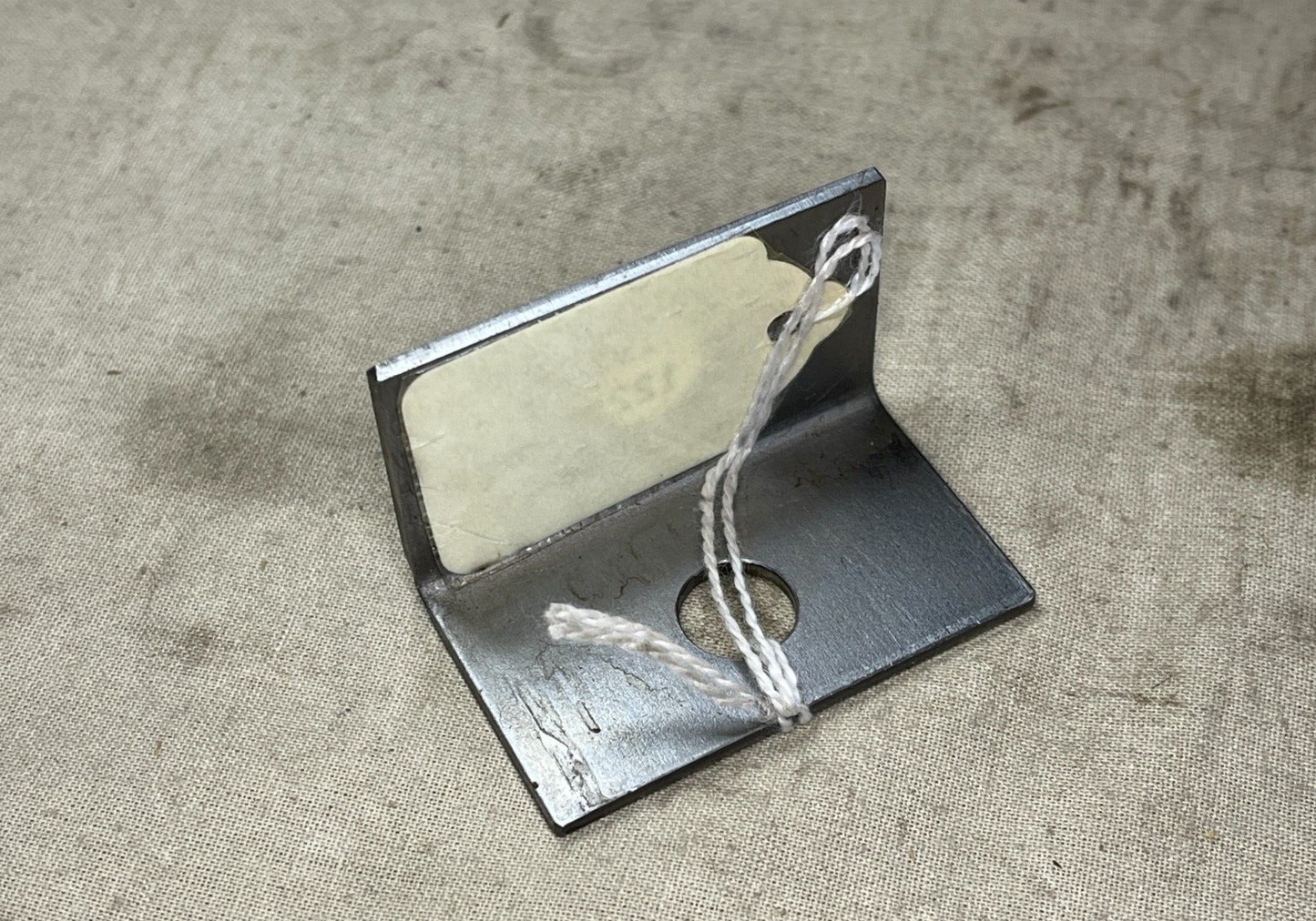 MILITARY M939 TRUCK SERIES 12256040 ONE HOLE ANGLE BRACKET 5340-01-090-7627 NOS