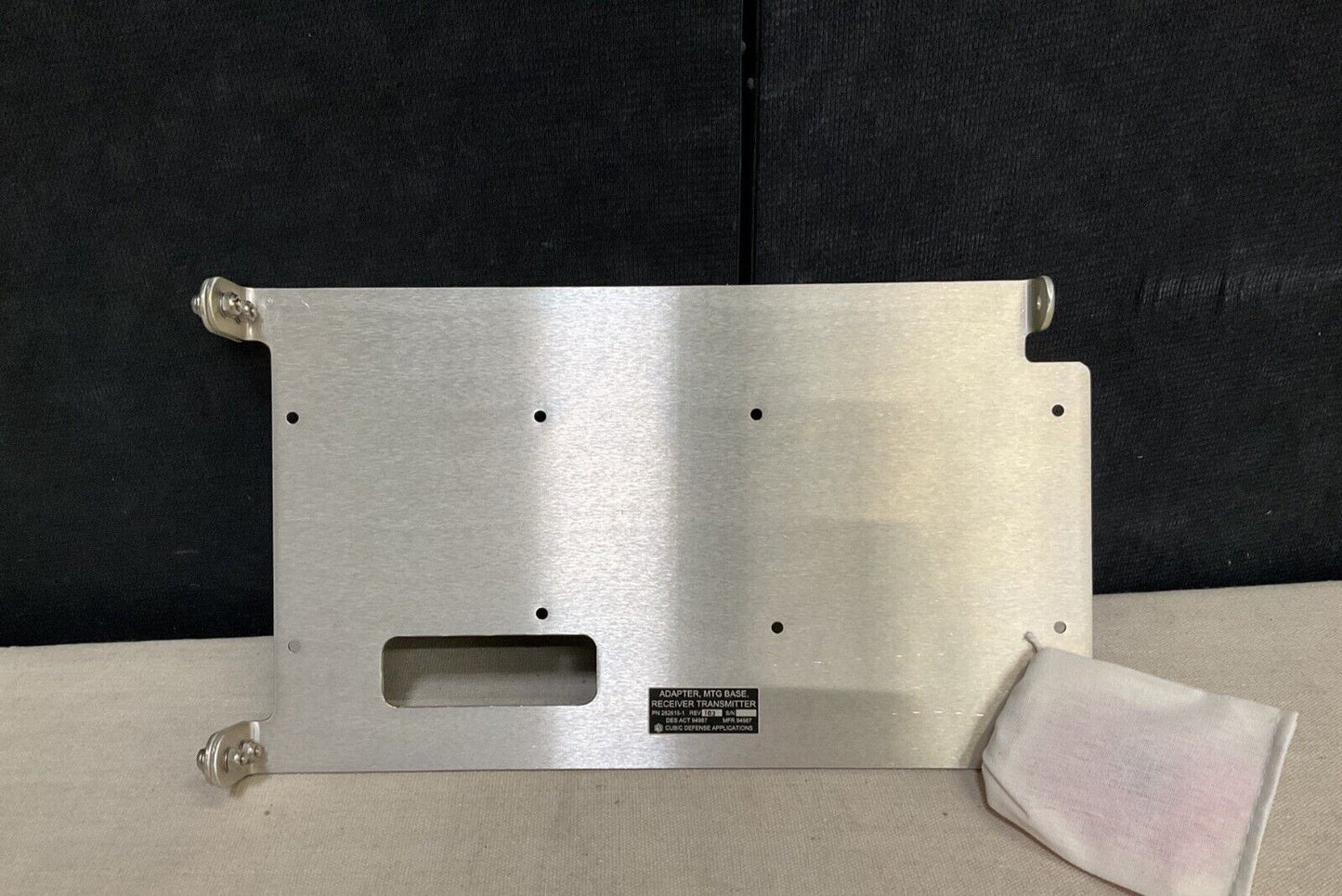 CUBIC DEFENSE RADIO SET CONTROL 282615-1 ADAPTER MOUNTING BASE 5975-01-544-0679