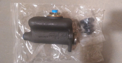 NEW BRAKE MASTER CYLINDER M105 ; M720 , FE14240 , 8357980 , 2530-00-204-4800