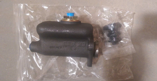 NEW BRAKE MASTER CYLINDER M105 ; M720 , FE14240 , 8357980 , 2530-00-204-4800