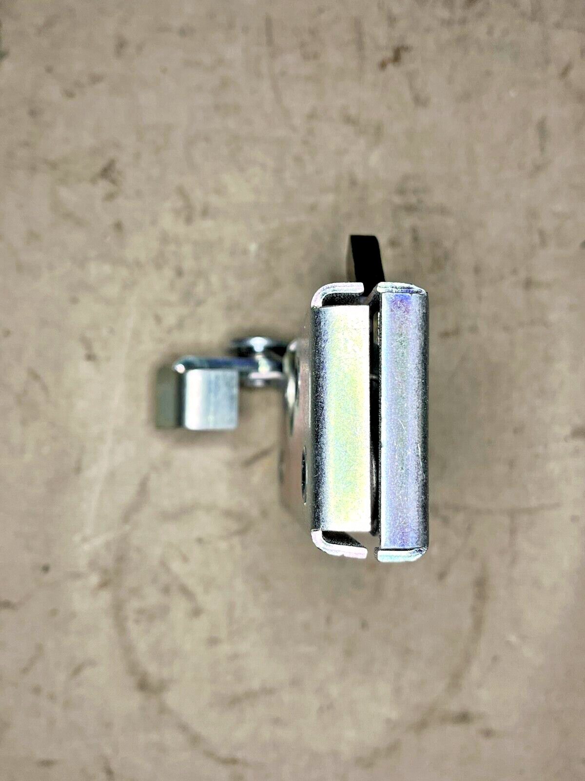 MRAP CAIMEN TRIMARK 6439120-01M1 DOOR MID-DDOR LATCH RR,RH 2540-01-567-7794