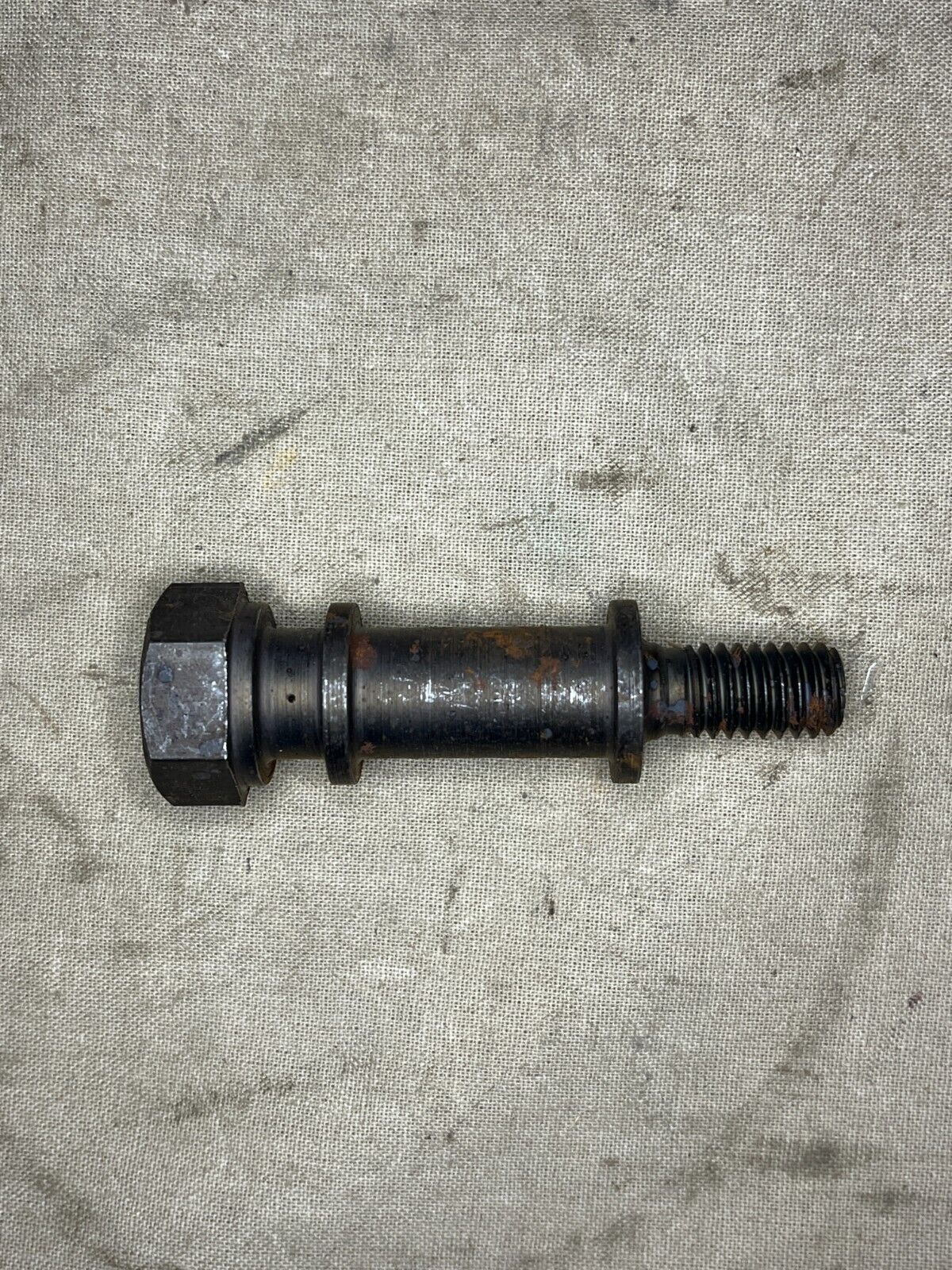 MRAP BUFFALO MK2A2, M1070 TRUCK N19X1075 SCREW SHOULDER 5305-01-344-4286 NOS