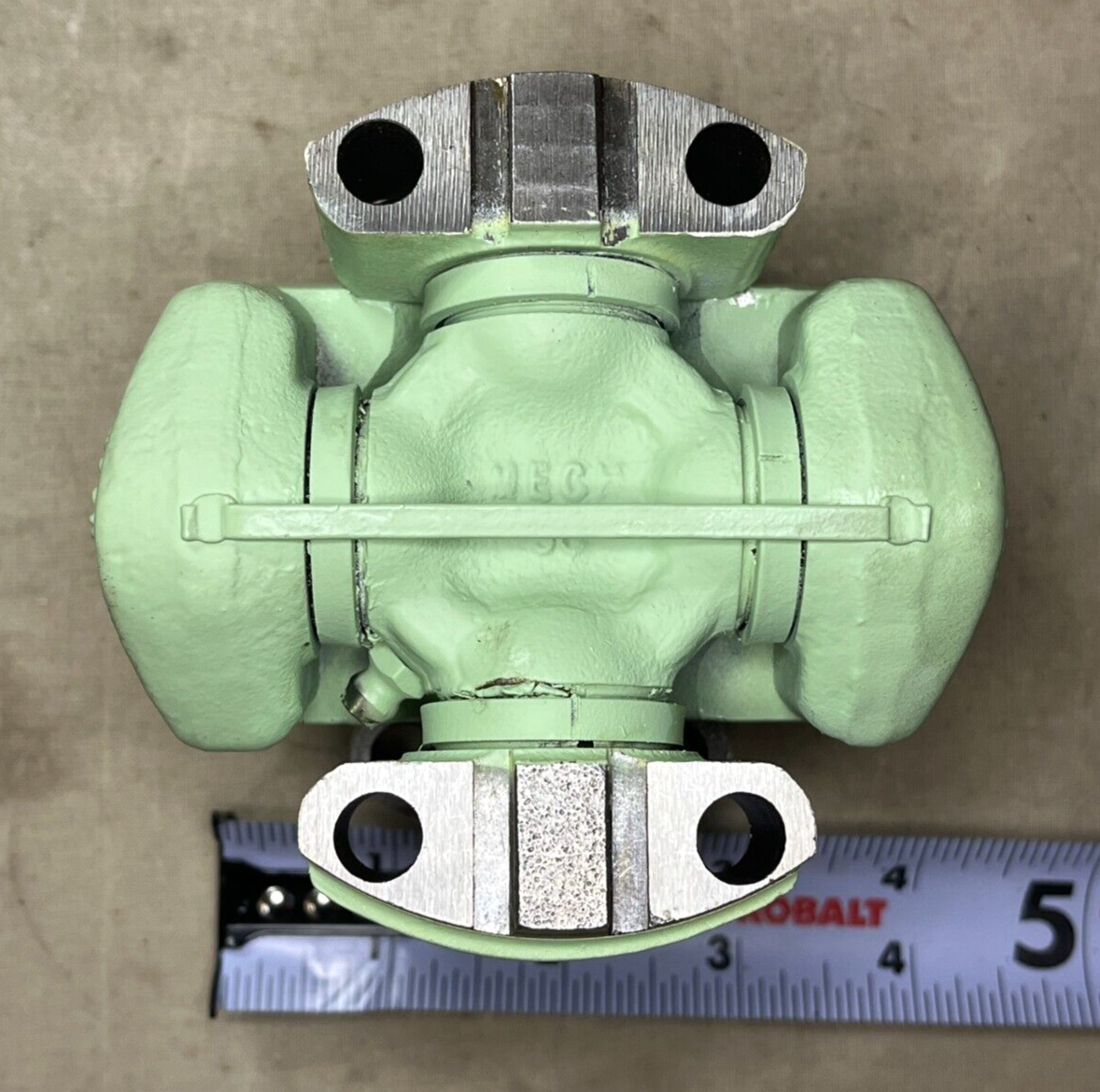 MILITARY AAVR-7A1 GKN ROCKFORD 4-70481 UNIVERSAL JOINT 2587079 520-00-428-0974