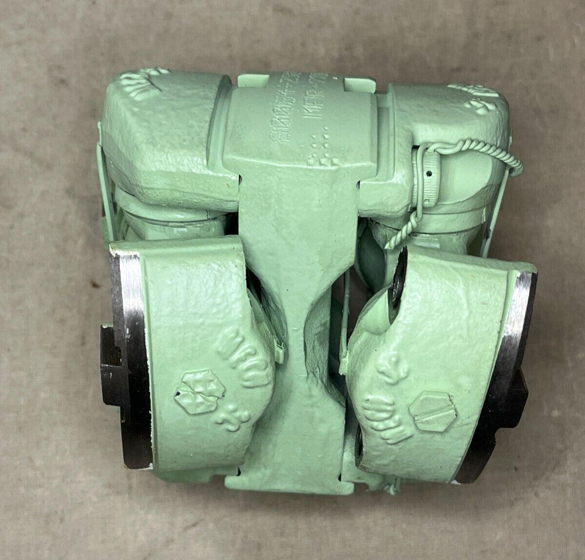 MILITARY AAVR-7A1 GKN ROCKFORD 4-70481 UNIVERSAL JOINT 2587079 520-00-428-0974