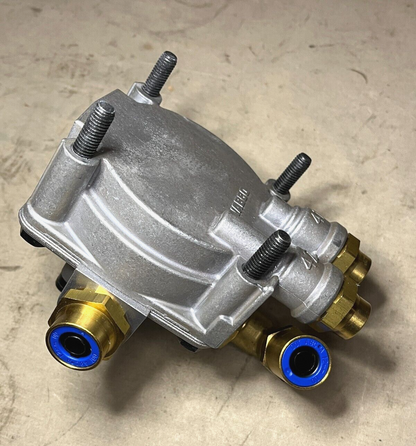 MILITARY MMPV, MRAP RG31 R0120203 AIR PRESSURE RELAY VALVE 2530-01-596-8165