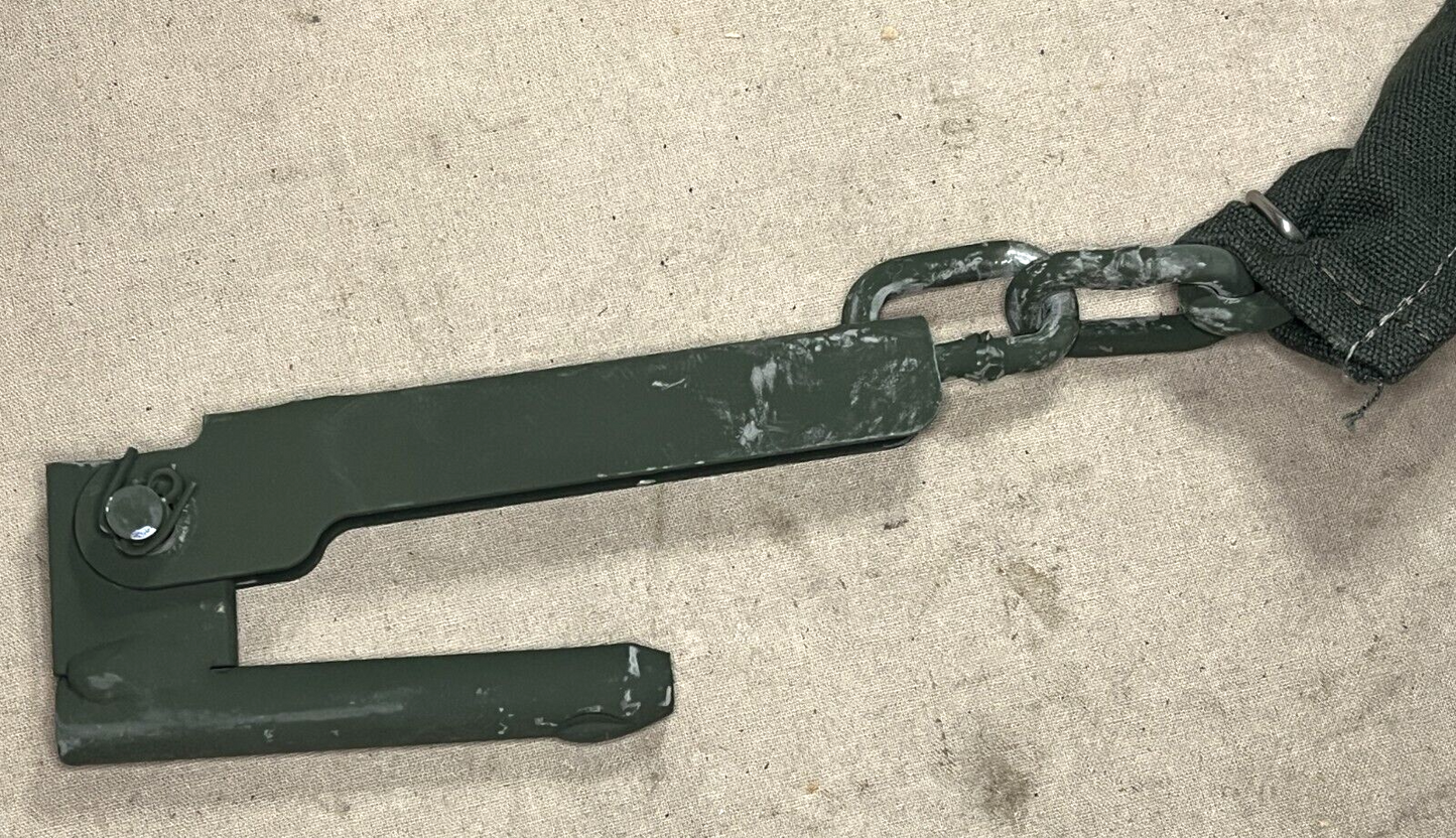 MILITARY M101A2 M101A3 8382970 TAILGATE CHAIN AND PIN ASSEMBLY 2540-01-126-7870