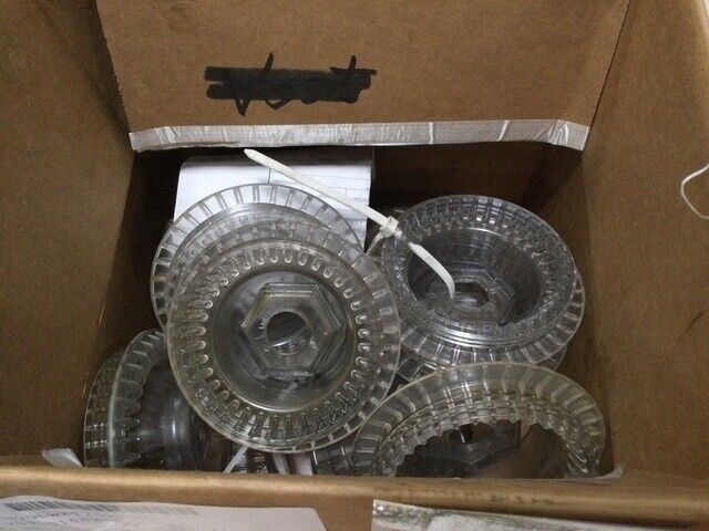 1PC.GENUINE M1 FOV TANK CENTURY PLASTICS 12490289 WHEEL HUB CAP 2530-01-552-1192