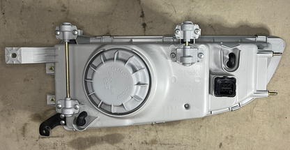 NEW GENUINE OEM HYUNDAI COUNTY 24V 5W  RH HEADLIGHT LAMP ASSEMBLY 921025A100