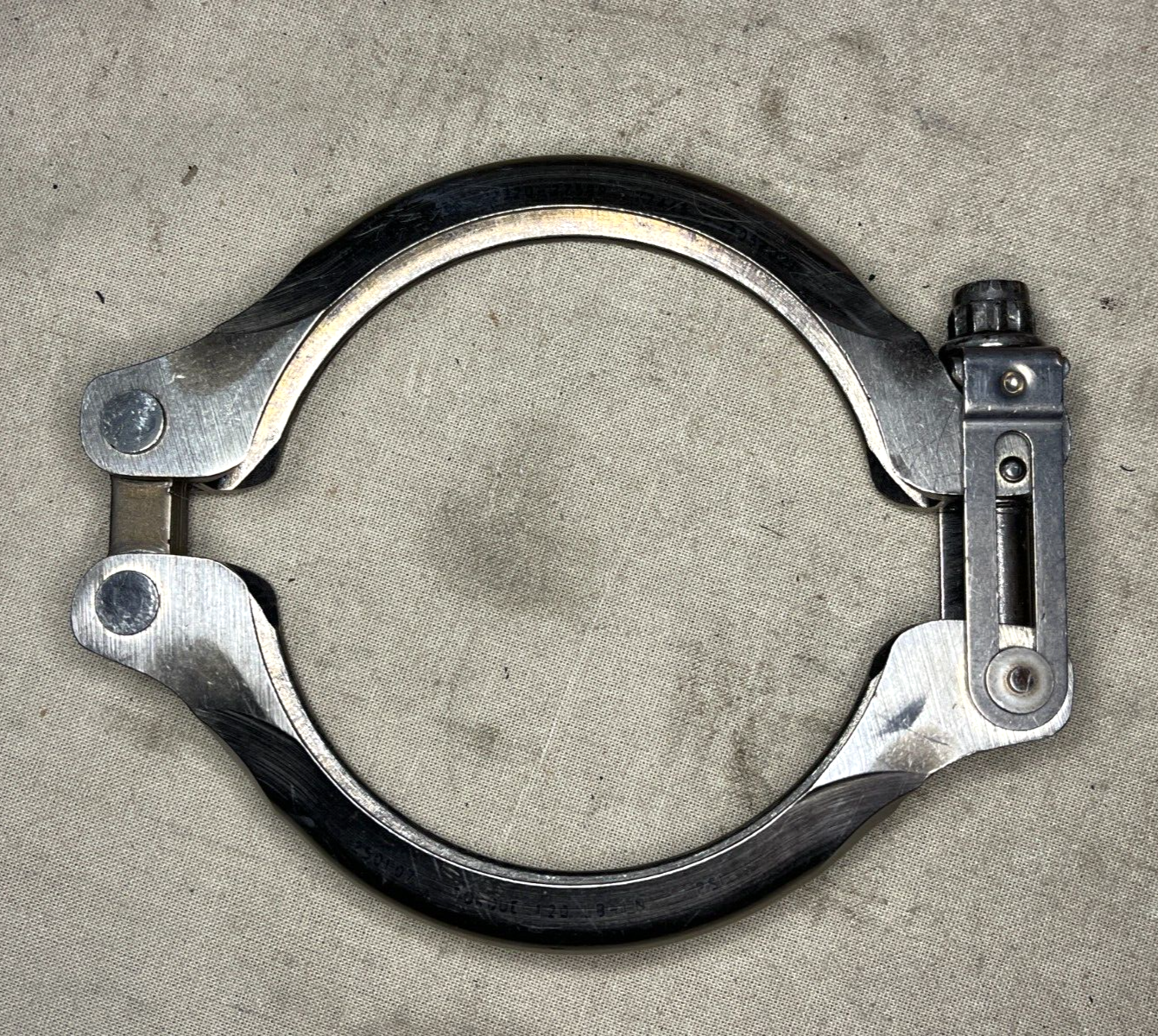 GROOVED CLAMP COUPLING 4054021 4020642 2320-275 5342-00-395-7392 NOS