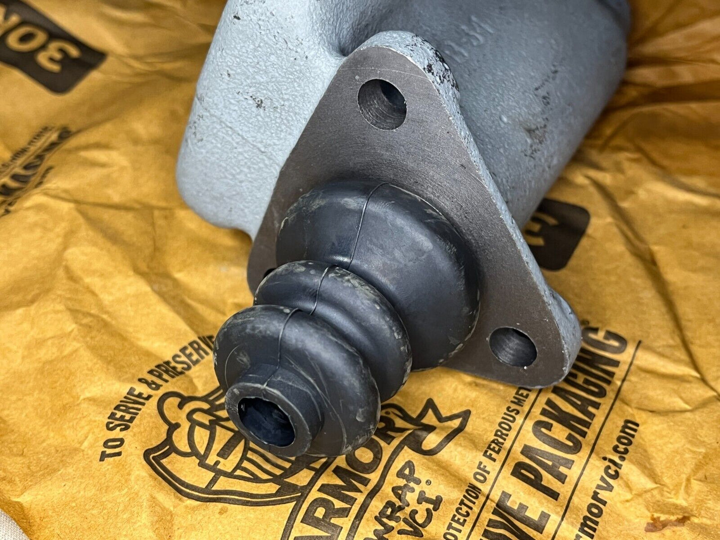 2.5TON TRL. HYDRAULIC BRAKE CYLINDER ASSEMBLY FE14240 8357980 2530-00-204-4800
