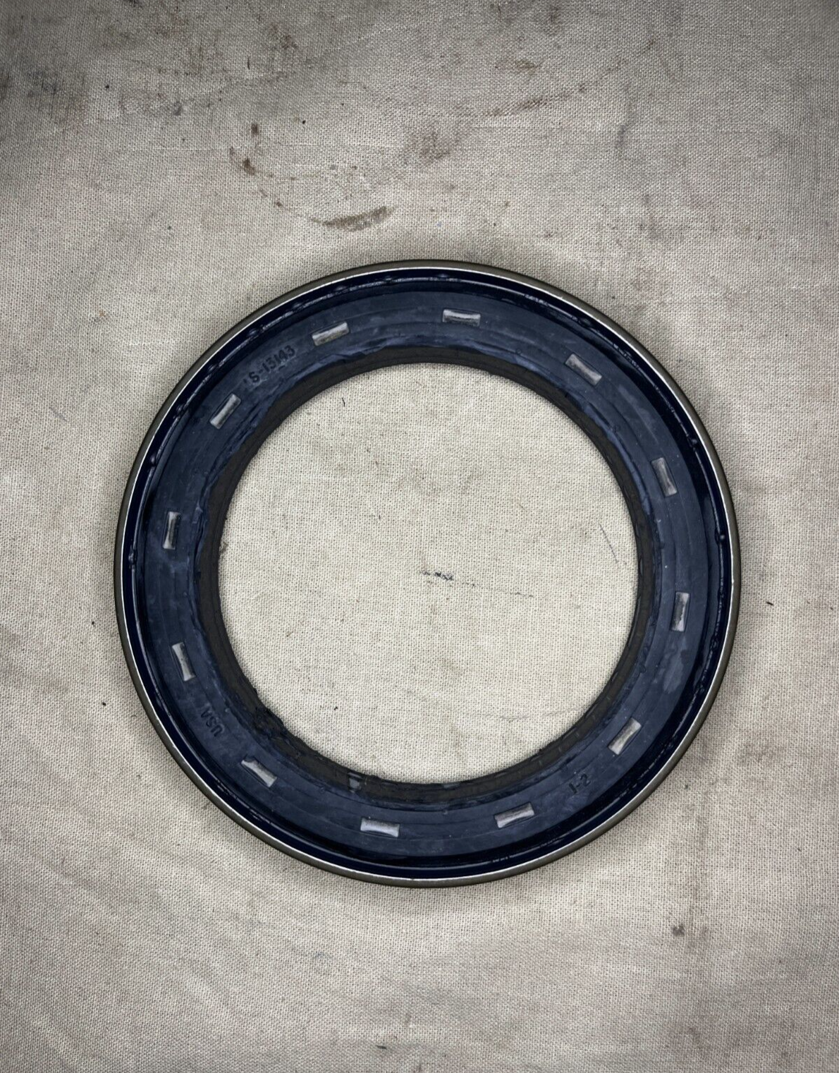 M-915 TRUCK SERIES R945008 MERITOR DRIVE AXLE OIL SEAL 3949186 5330-01-388-7501