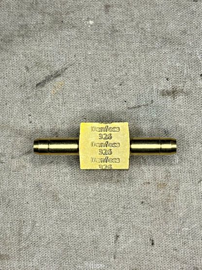 M998 HMMWV DANFOSS 12339969 1/4'' 1/8'' PIPE TO HOSE TEE FRONT 4730-01-192-8086