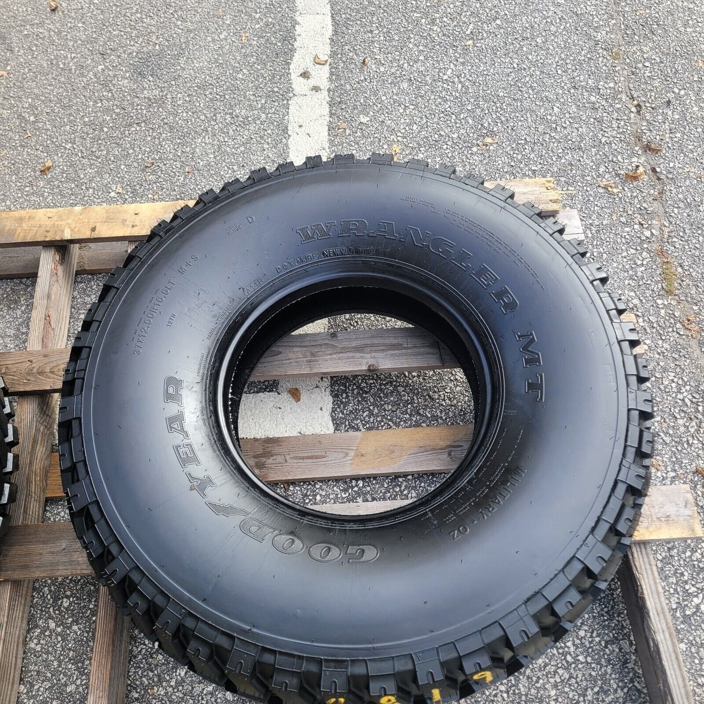 HUMVEE HMMWV TIRE WITH  GOODYEAR  M998 HUMMER H1 37X12.5X16.5 RADIAL 90-95%