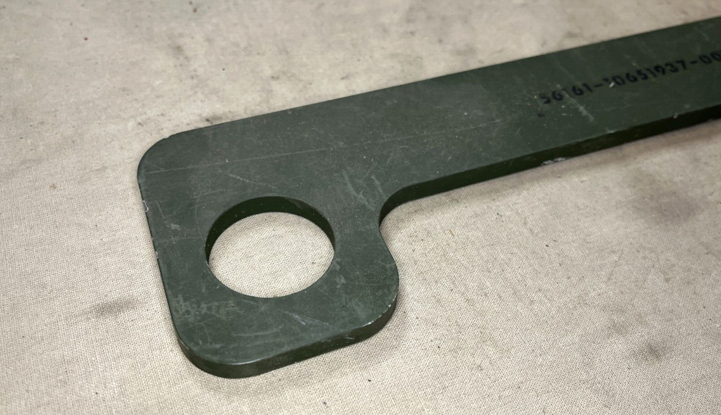 MILITARY LIGHT ARMORED VEHICLE 10651937 GREEN PLATE MOUNTING 5340200009448 NOS