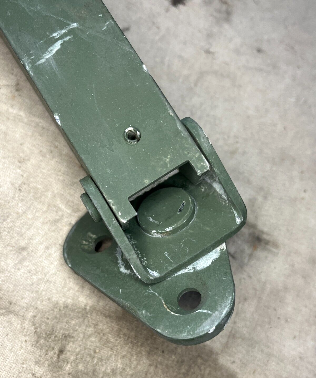 MILITARY M939 TRUCK SERIES 12302702 CLAMPING HOOD LATCH CATCH 5340-01-171-8267