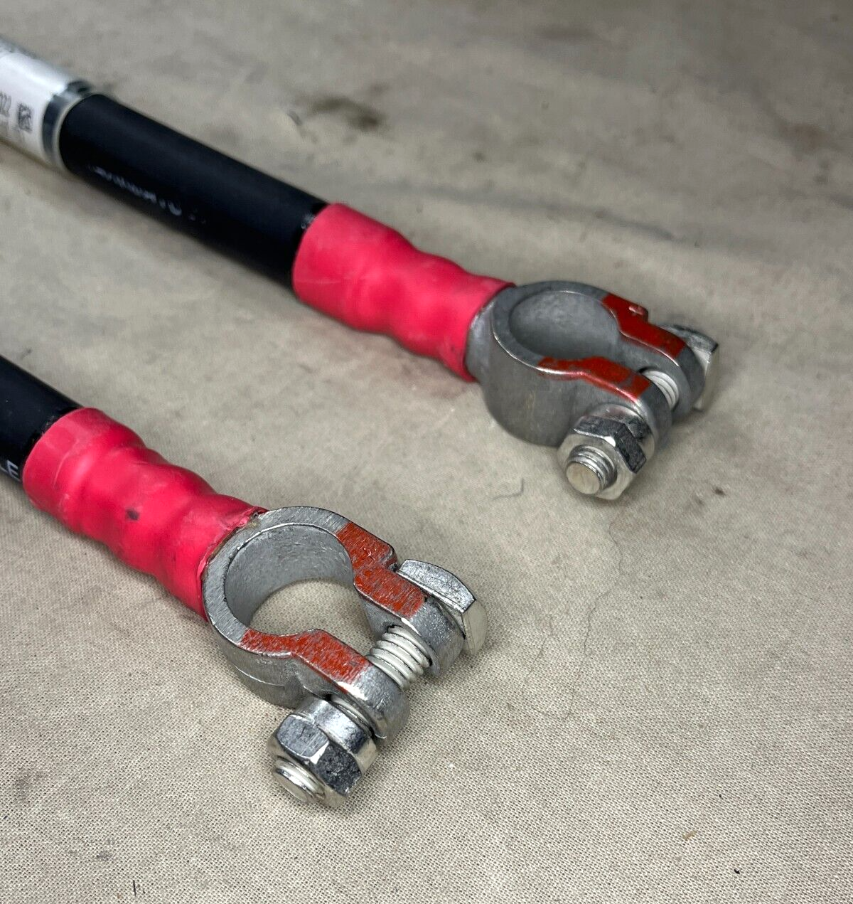 (1) MILITARY HEMTT TRUCKOSHKOSH 1324250 ENGINE IGNITION LEAD 2920-01-414-9129