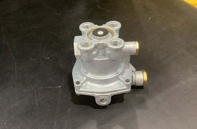 Pneumatic Dual Brake Valve 110200 NSN 2530-01-539-6543