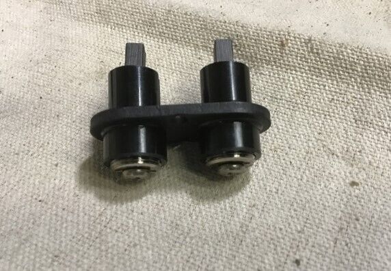 NEW ELECTRICAL CONTACT HOLDER ASSEMBLY HOLD TWO BRUSHES 5905605 SK3365-G-EG18