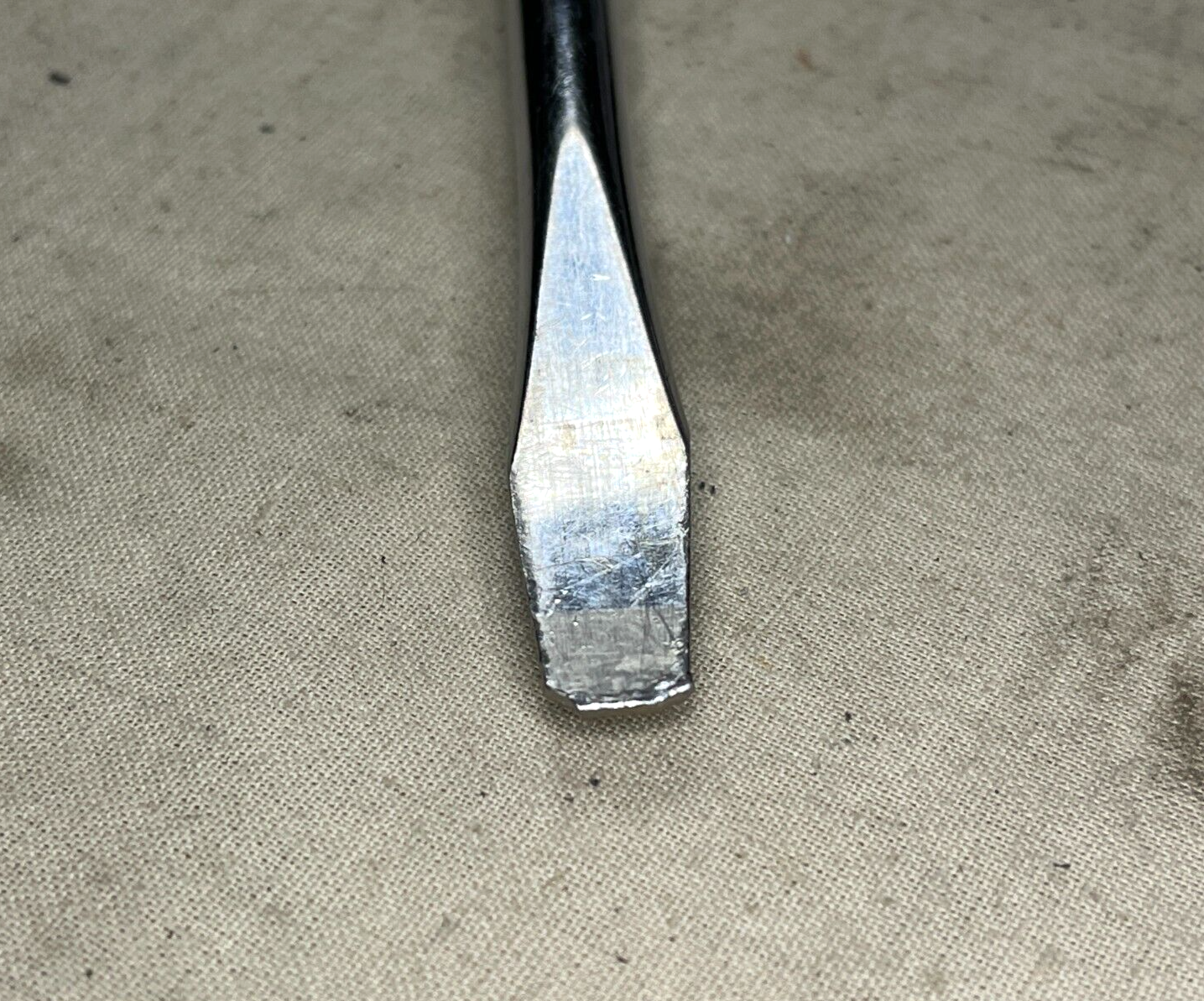 SNAP-ON SHD6R RED 5/8'' 17/16'' HANDLE FLAT TIP SCREWDRIVER 5120-01-563-1451