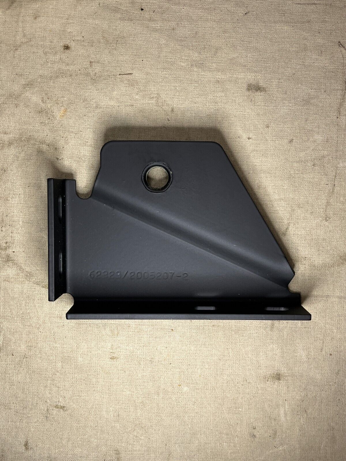 NEW M998 HMMWV 2005207-2 SEATBELT BRACKET FRONT RH 12480745 5340-01-542-4800
