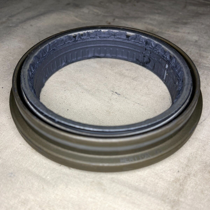 M-915 TRUCK SERIES R945008 MERITOR DRIVE AXLE OIL SEAL 3949186 5330-01-388-7501