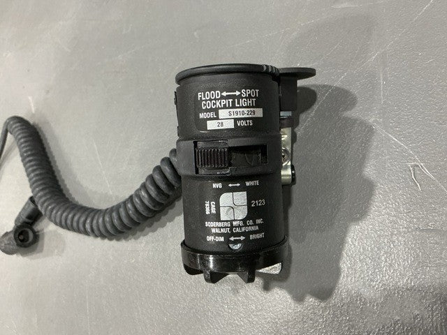 Utility Light S1910-229 NSN 6220-01-439-9429 - photo 2
