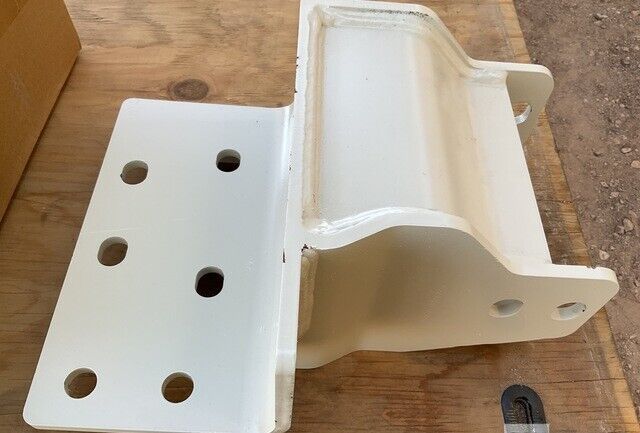 MRAP - COUGAR ISS 1.5, 1.0 3811622 10022933 VEHICULAR BRACKET STRG TRAY MTG,RH