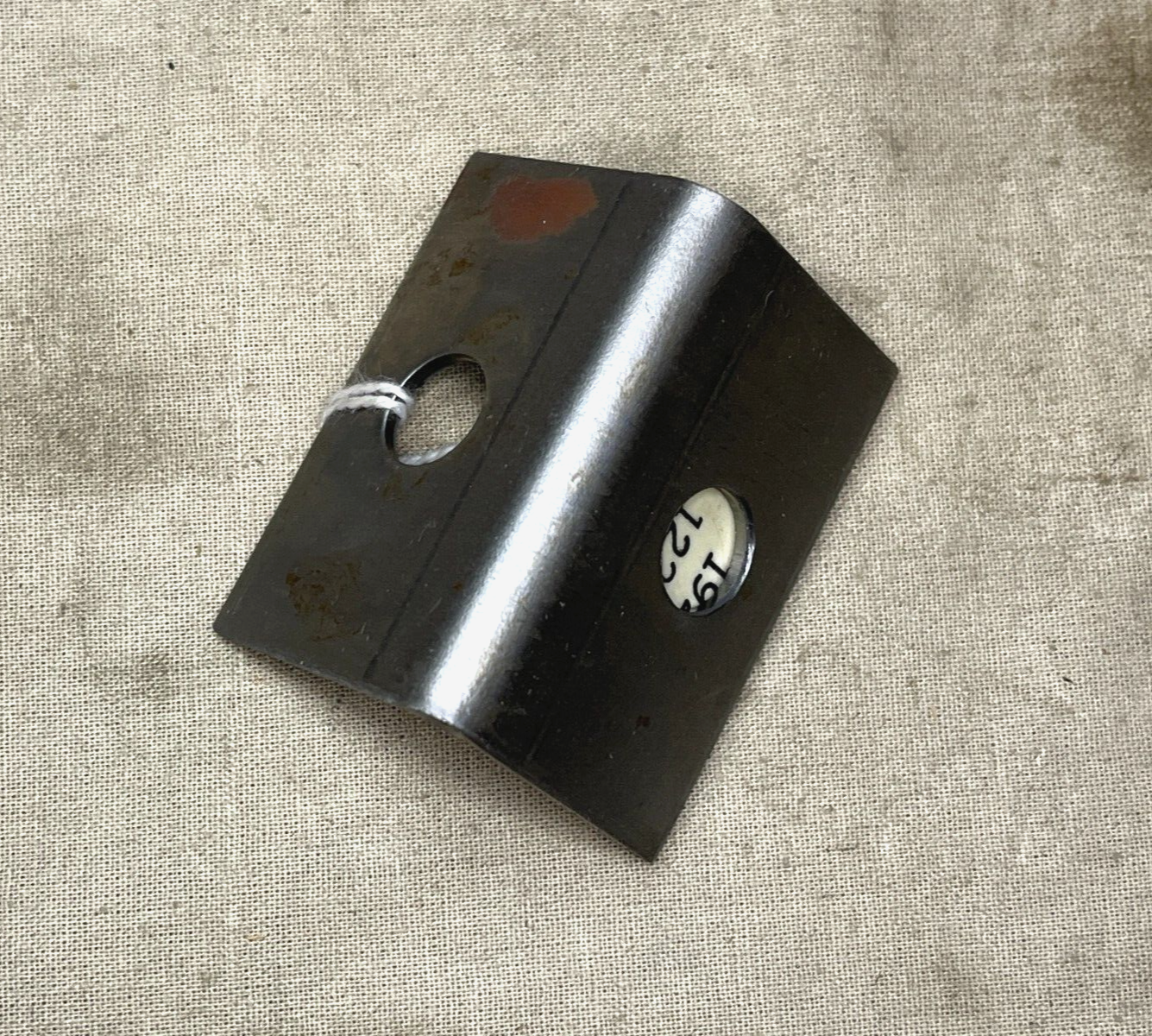 MILITARY M939 TRUCK SERIES 12256040 ONE HOLE ANGLE BRACKET 5340-01-090-7627 NOS