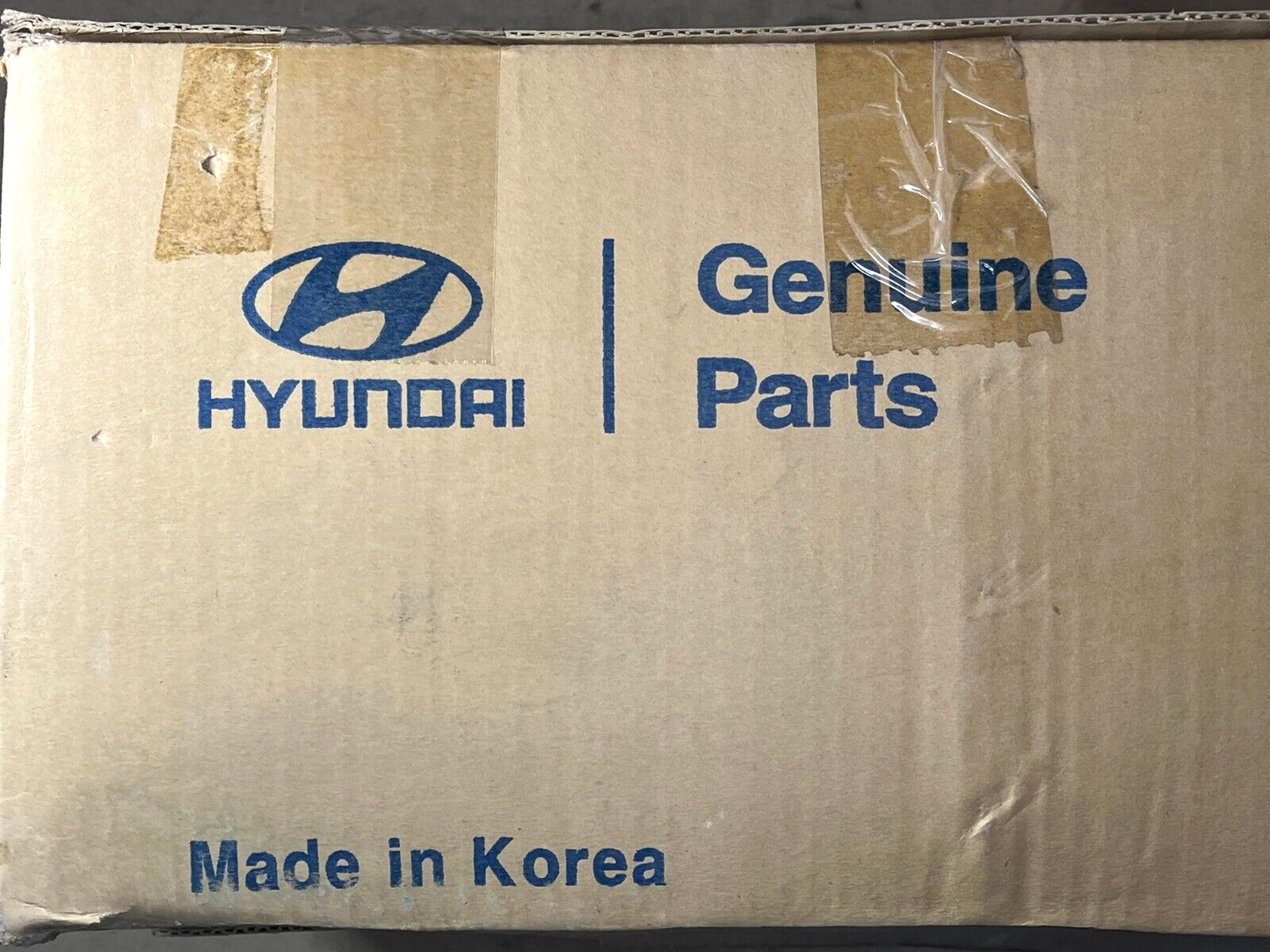 NEW GENUINE OEM HYUNDAI COUNTY 24V 5W  RH HEADLIGHT LAMP ASSEMBLY 921025A100