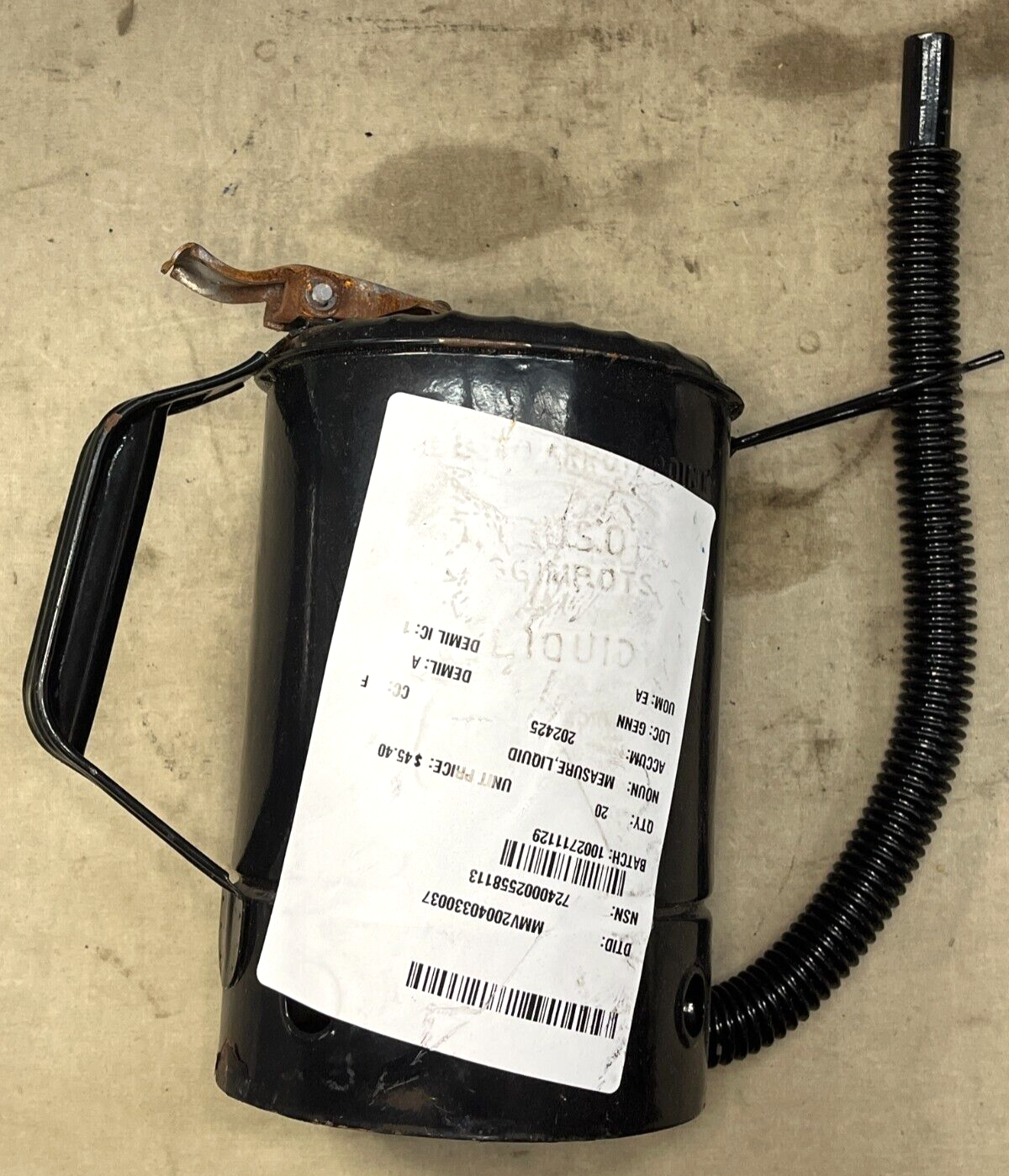LUBRIMATIC 75-662 PAINTED MEASURE W/ FLEX SPOUT 2 QUART 7240-00-255-8113 BLACK