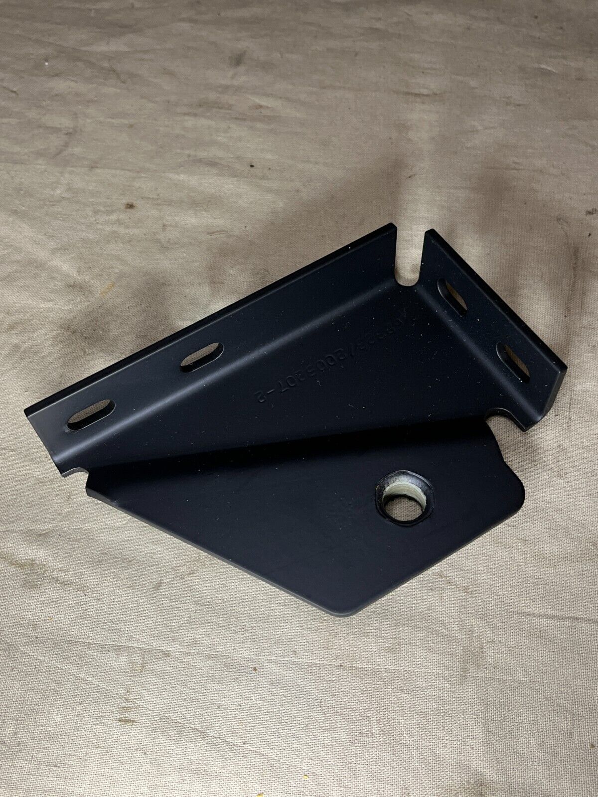 NEW M998 HMMWV 2005207-2 SEATBELT BRACKET FRONT RH 12480745 5340-01-542-4800