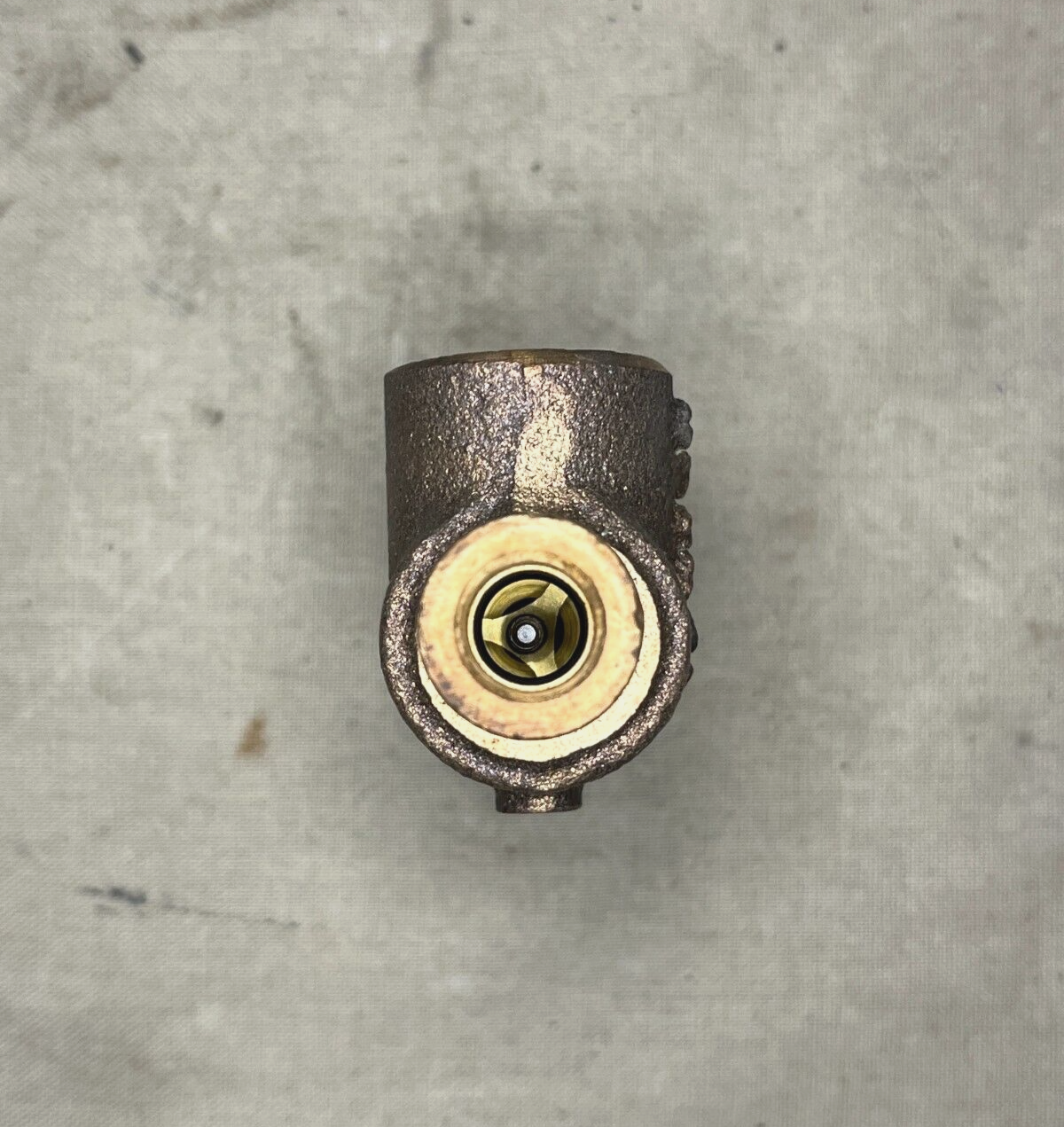 FMTV TRUCK SPICER KNEELING VALVE ANGLE 673246 12417383 4820-01-370-0133 NOS