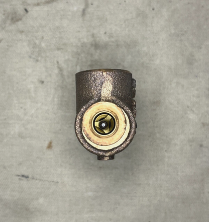 FMTV TRUCK SPICER KNEELING VALVE ANGLE 673246 12417383 4820-01-370-0133 NOS
