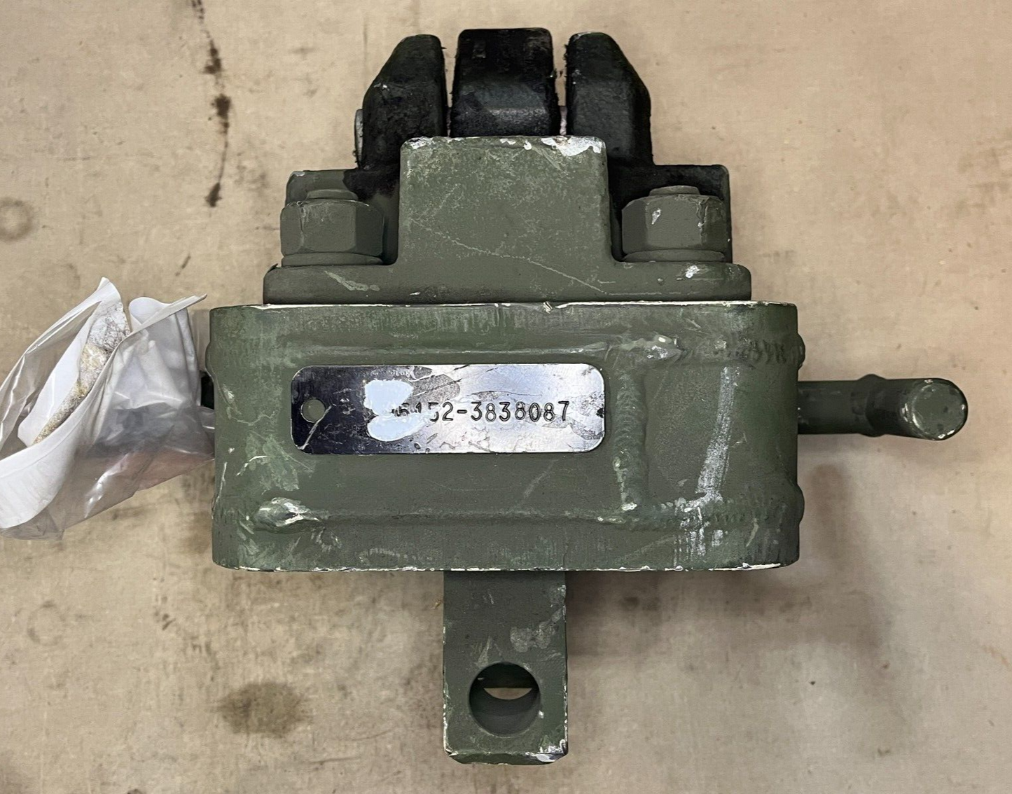 MILITARY TRAILER OSHKOSH 3838087 PLAIN ISO MOUNTING BRACKET 5340-01-607-6605