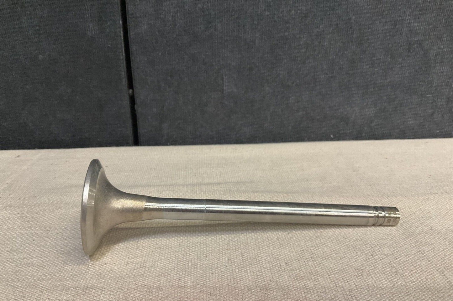 Cummins 3076889 Diesel Engine Valve 2815-01-490-0808 EXHAUST VALVE OEM CUMMINS