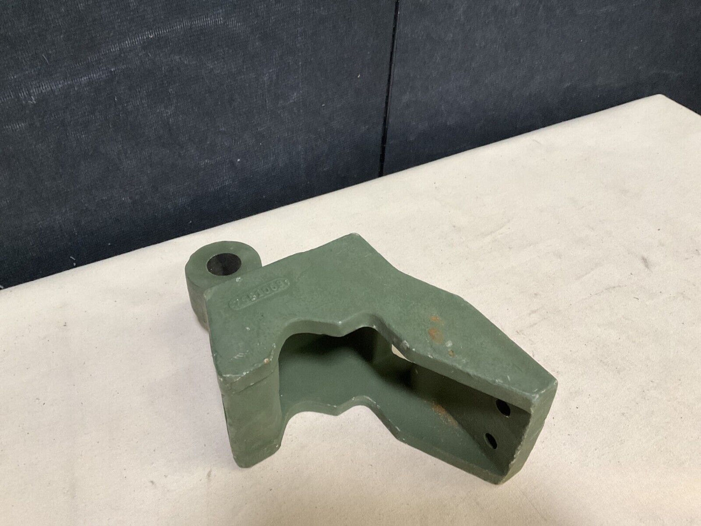 MILITARY TRUCK MEDIUM VEHICLE TOWBAR CLAMP BODY 7551069 4910-00-624-0552 USA
