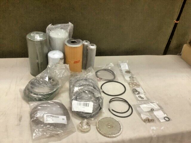 HEMTT M977 OSHKOSH  2590LTST-0021 - AIR FILTER PARTS KIT 2590-01-496-3052